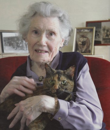 Maureen and her cat Tibby_Battersea